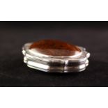 A GEORGE II/GEORGE III SILVER CARTOUCHE SHAPE SNUFF BOX, the cover inset with an oval agate within a