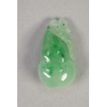 CHINESE CARVED GREEN JADE GOURD SHAPED PENDANT
