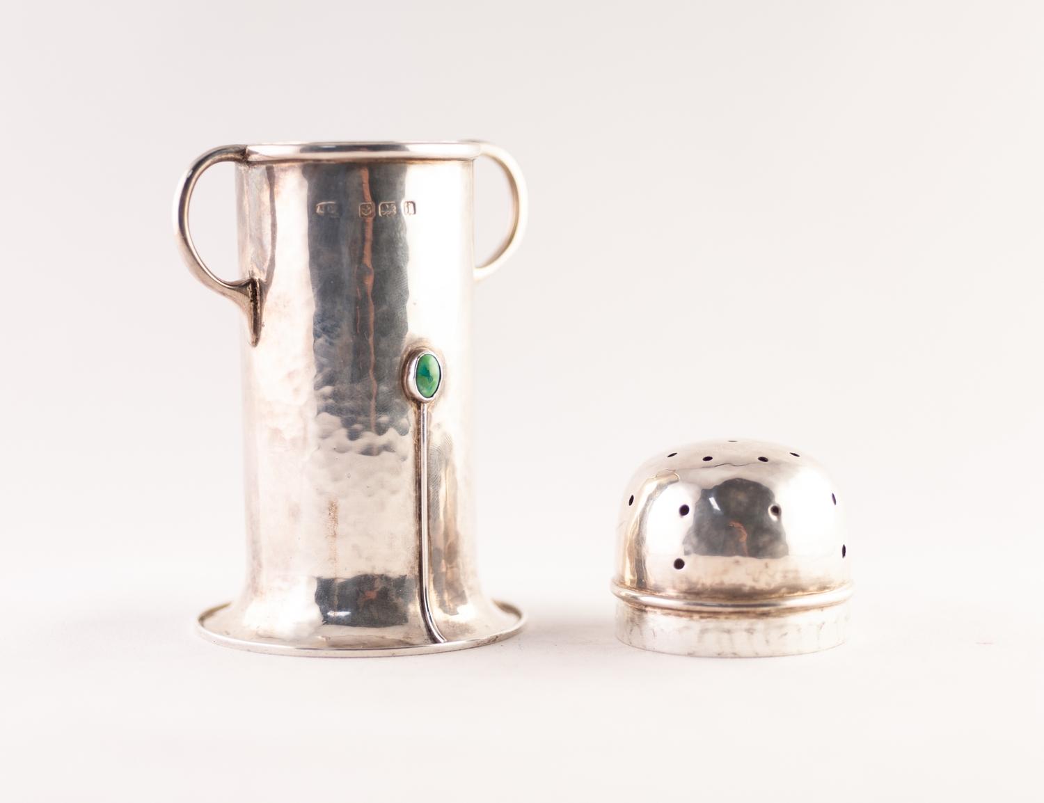 EDWARDIAN ARTS & CRAFTS PLANISHED SILVER TOW HANDLED SUGAR CASTOR OF LIGHTHOUSE PATTERN, with - Image 5 of 5