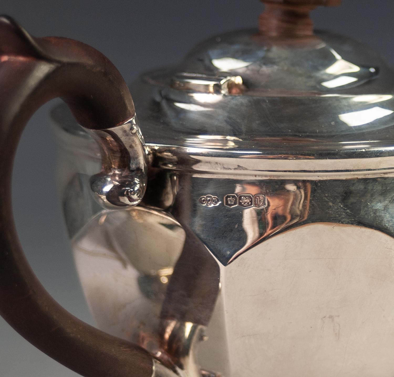 AN EARLY TWENTIETH CENTURY SILVER THREE PIECE TEA SERVICE of panelled pedestal form, the TEAPOT with - Image 2 of 4