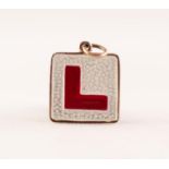 9ct GOLD AND ENAMELLED PENDANT in the form of a car driver's 'L' plate, 2.1gms