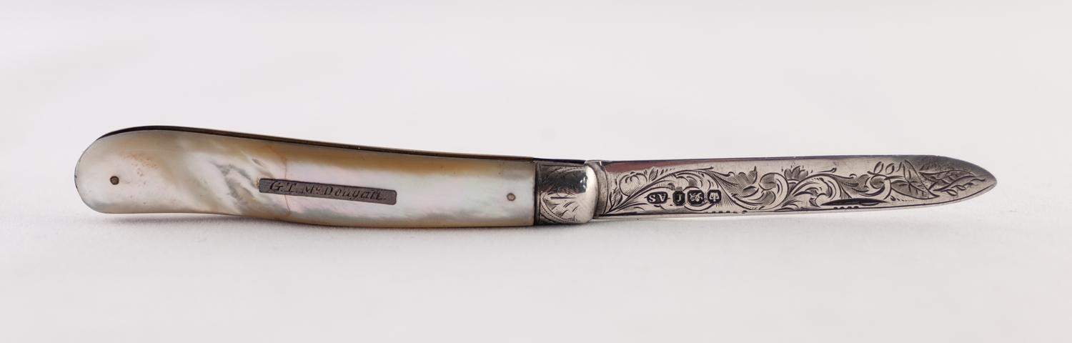 VICTORIAN POCKET FOLDING FRUIT KNIFE with foliate engraved silver blade mother-of-pearl handle, 6