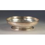 A PRE-WAR SILVER SHALLOW BOWL, on spreading foot, the rim with narrow engraved running scroll