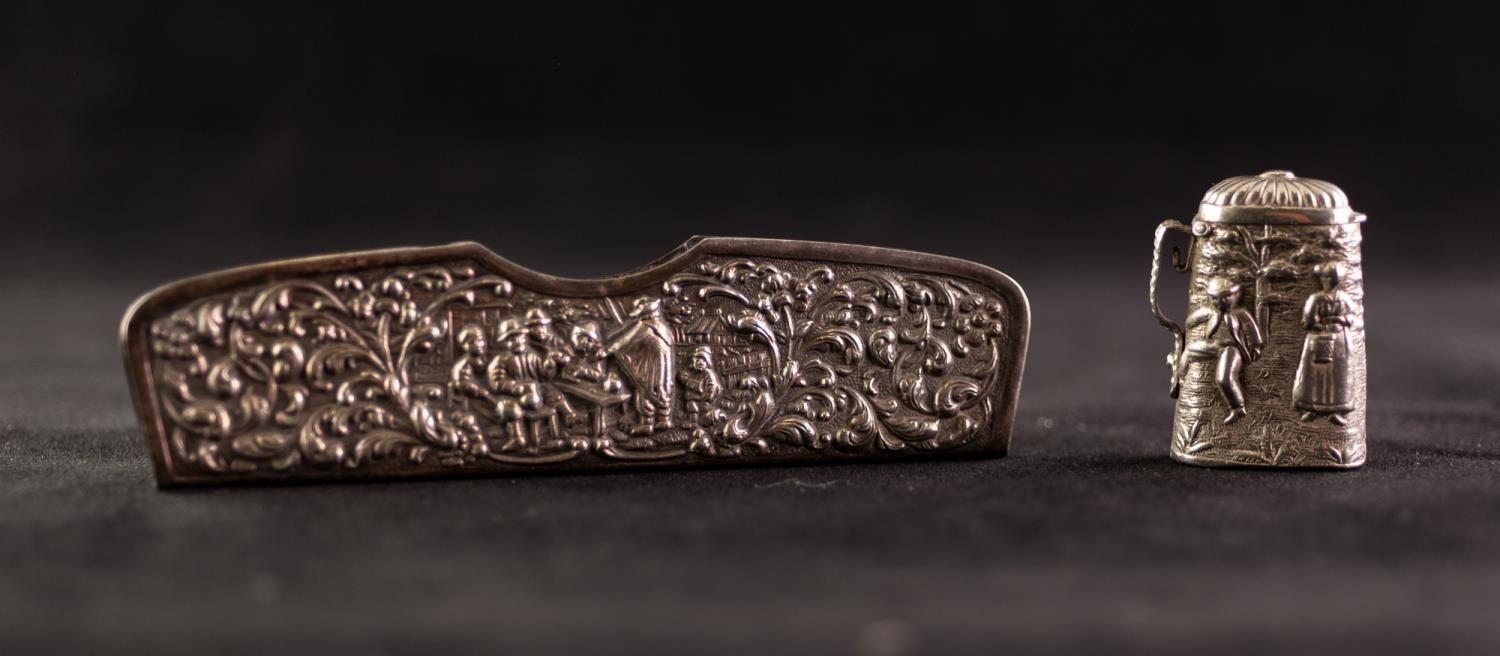 SILVER COLOURED METAL COMB MOUNT embossed design of farming figures drinking at a rustic table and - Image 2 of 2