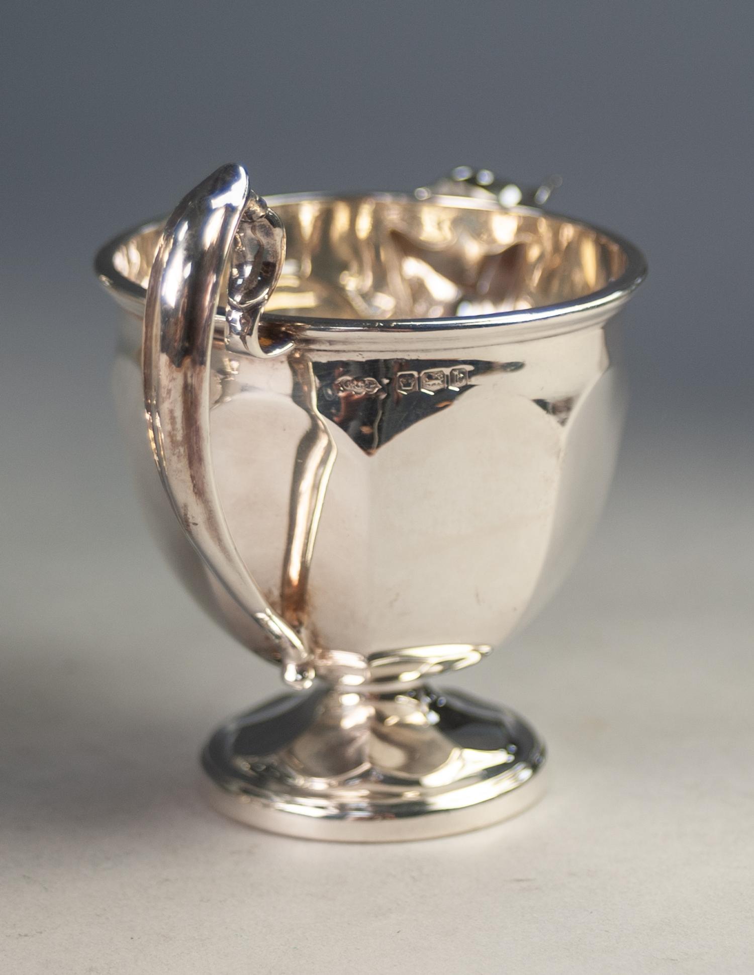 AN EARLY TWENTIETH CENTURY SILVER THREE PIECE TEA SERVICE of panelled pedestal form, the TEAPOT with - Image 4 of 4