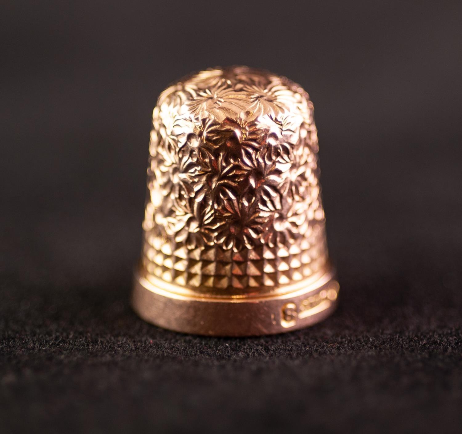 POST WAR 9ct GOLD THIMBLE size 8, Birmingham 1967, 5 gms in an EGG SHAPED BLACK LEATHER AND GILT