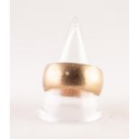 GENTS 9ct GOLD BROAD WEDDING RING 8.9 gms ring size "U"