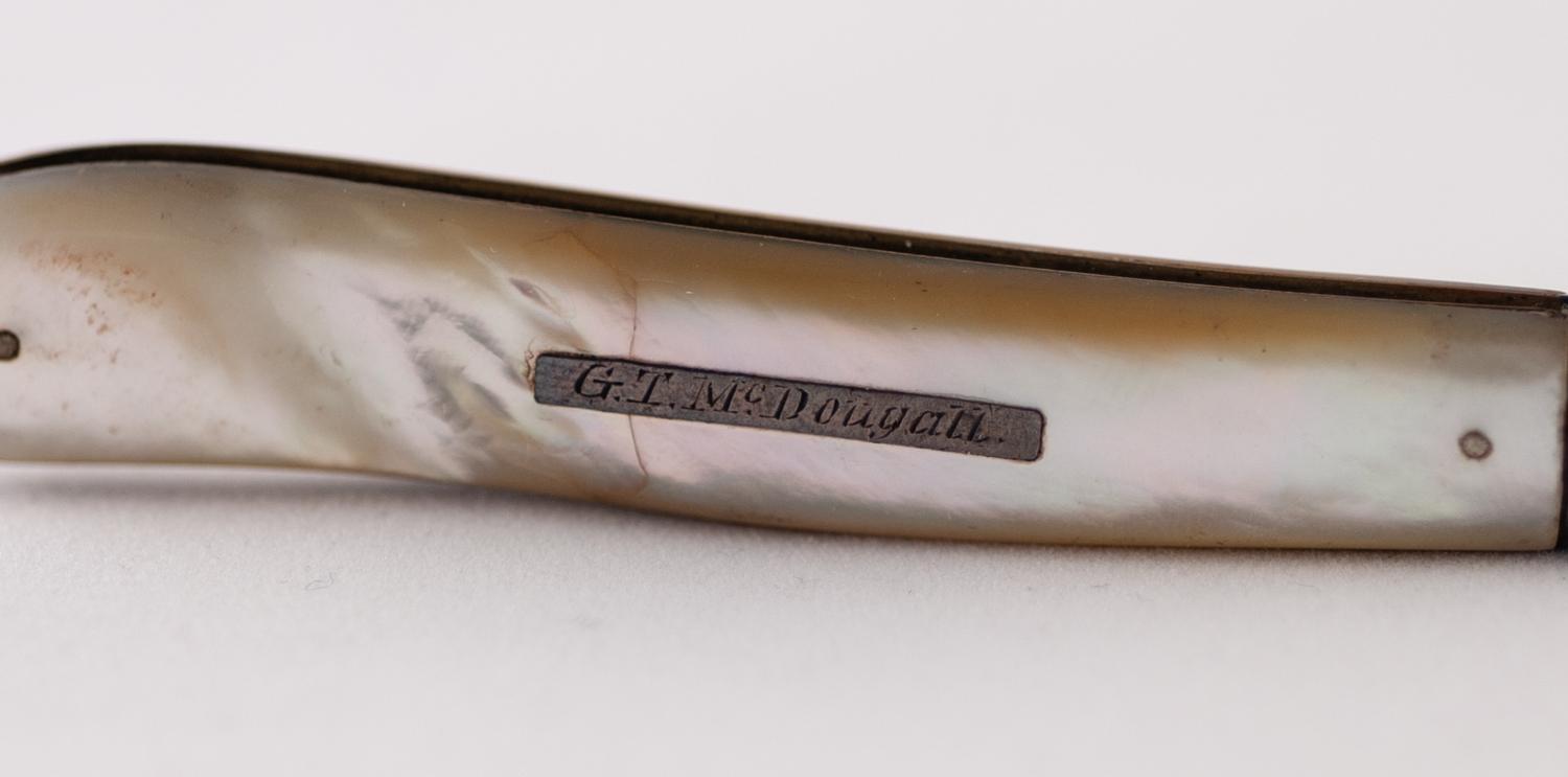 VICTORIAN POCKET FOLDING FRUIT KNIFE with foliate engraved silver blade mother-of-pearl handle, 6 - Image 3 of 3