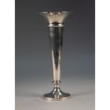 LARGE WALKER AND TRUMPET SHAPED WEIGHTED SILVER FLOWER VASE with applied moulded rim. plain knop