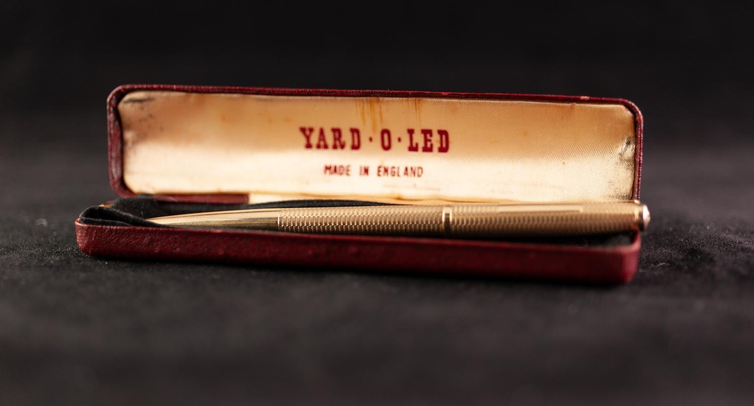 9ct GOLD CASED "YARD-O-LED" BALL PINT PEN" with engine turned decoration in original box, Birmingham