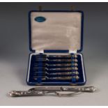 CASED SET OF SIX CAKE FORKS WITH QUEENS PATTERN FILLED SILVER HANDLES, Sheffield 1971, together with