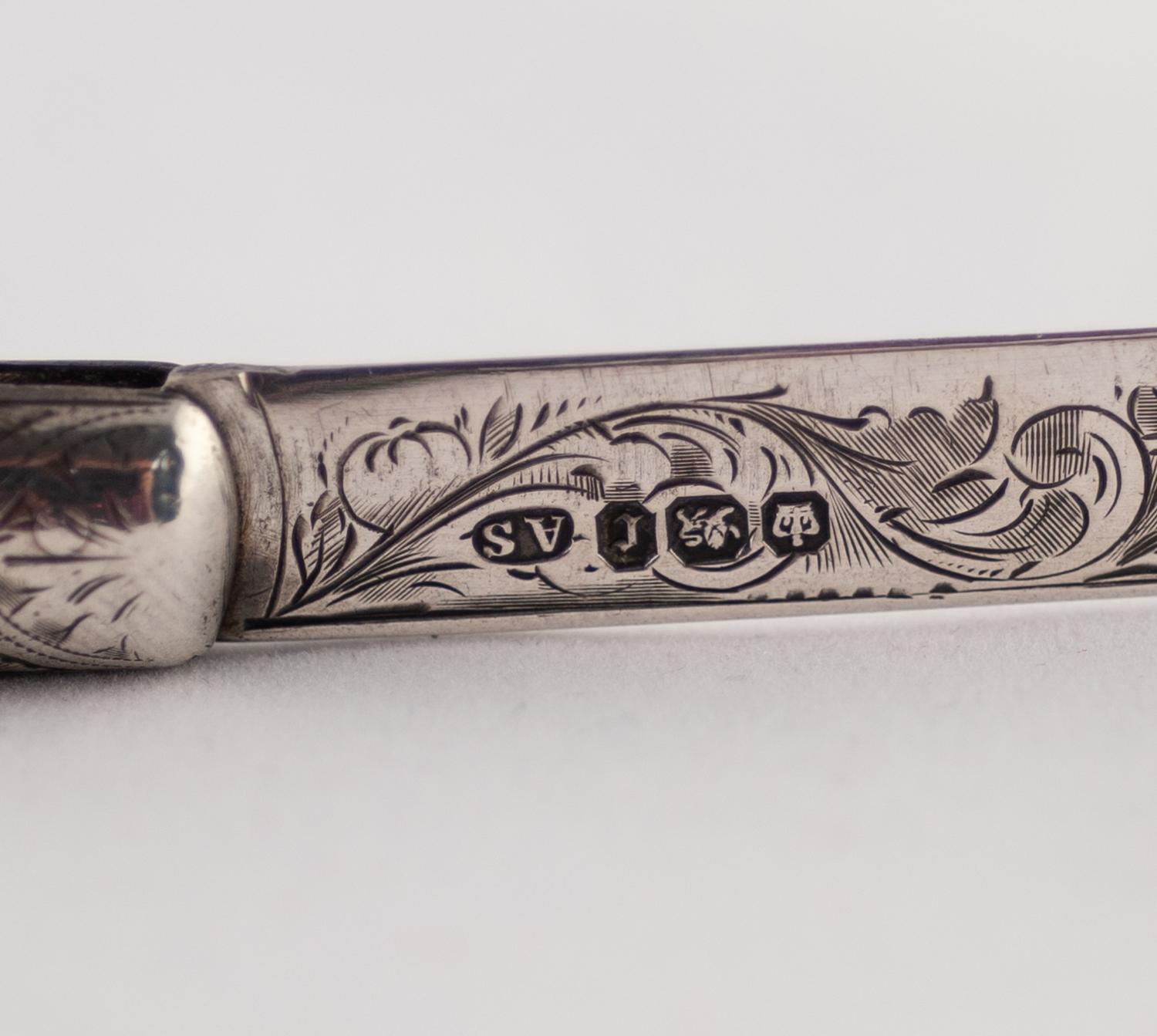 VICTORIAN POCKET FOLDING FRUIT KNIFE with foliate engraved silver blade mother-of-pearl handle, 6 - Image 2 of 3