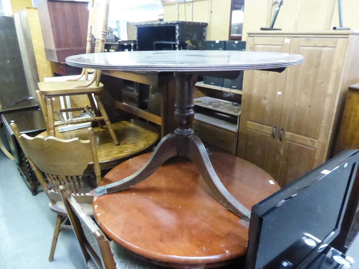 A TWENTIETH CENTURY GEORGIAN STYLE REPRODUCTION CIRCULAR TOP MAHOGANY TRIPOD TABLE