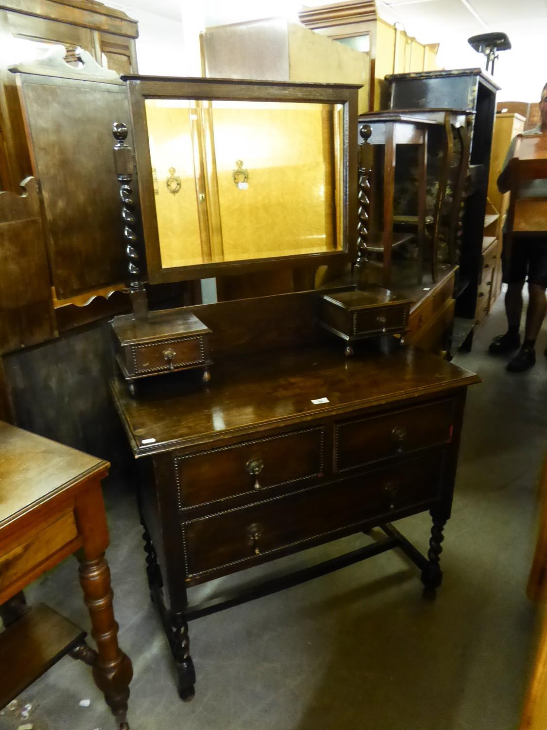 EARLY 20th CENTURY CARVED WALNUT WOOD DRESSING TABLE WITH OBLONG BEVELLED EDGE SWING MIRROR