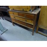 AN EDWARDIAN MAHOGANY CHEST OF DRAWERS WITH CHEQUERBOARD INLAY, TWO SHORT OVER TWO LONG GRADUATED