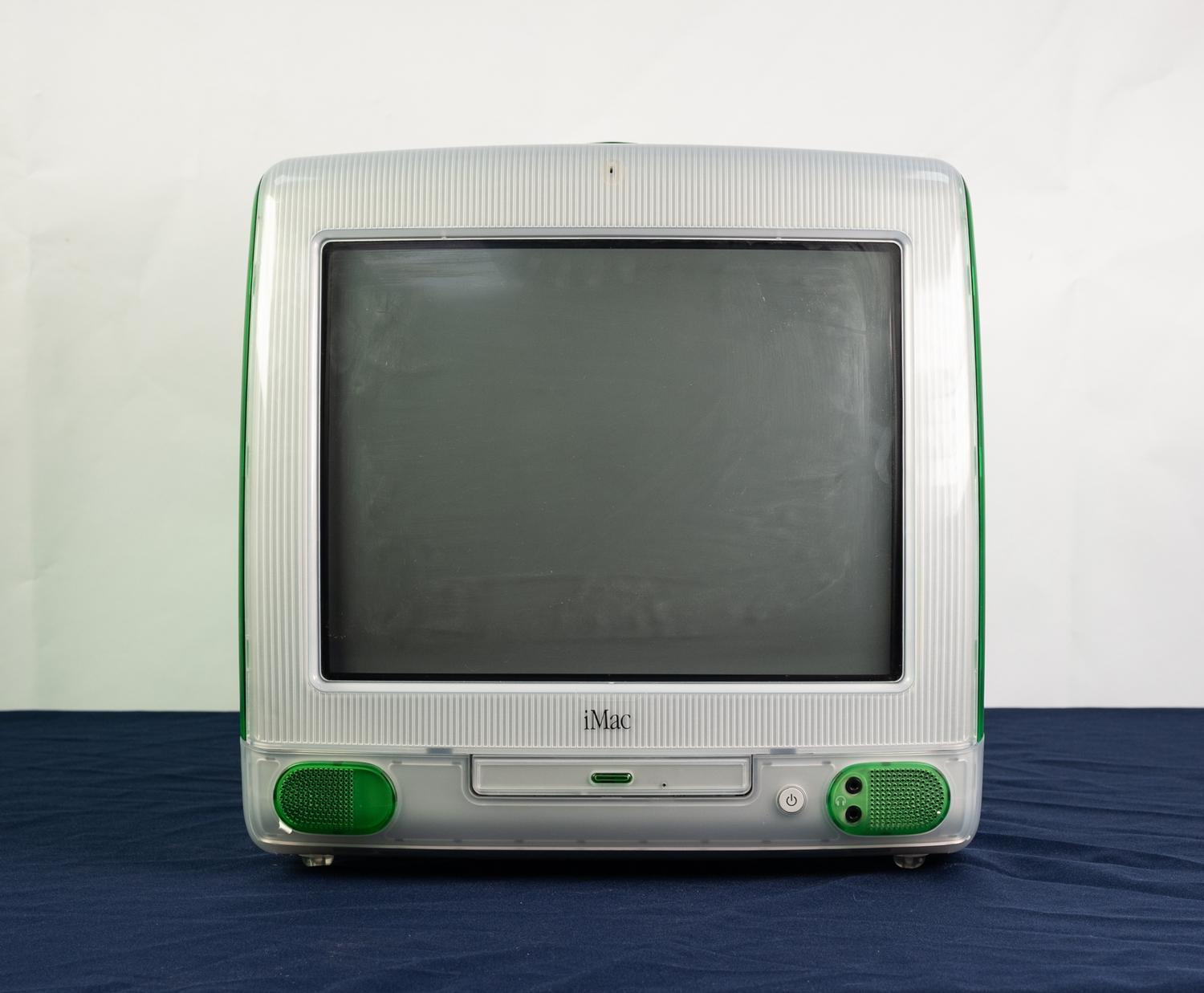 iMAC G3, LIME, VERSION 8.6, 14 INCH DISPLAY, APPLE KEYBOARD AND APPLE MOUSE, IN ORIGINAL BOX WITH - Image 2 of 7