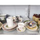 GROUP OF COMMEMORATIVE PORCELAIN WARES TO INCLUDE MUGS, PLATES, WALL PLATES, ETC. AND A CUT GLASS