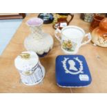 AYNSLEY CHINA 1977 SILVER JUBILEE LOVING CUP AND MATCHING TABLE BELL. WEDGWOOD DARK BLUE AND WHITE