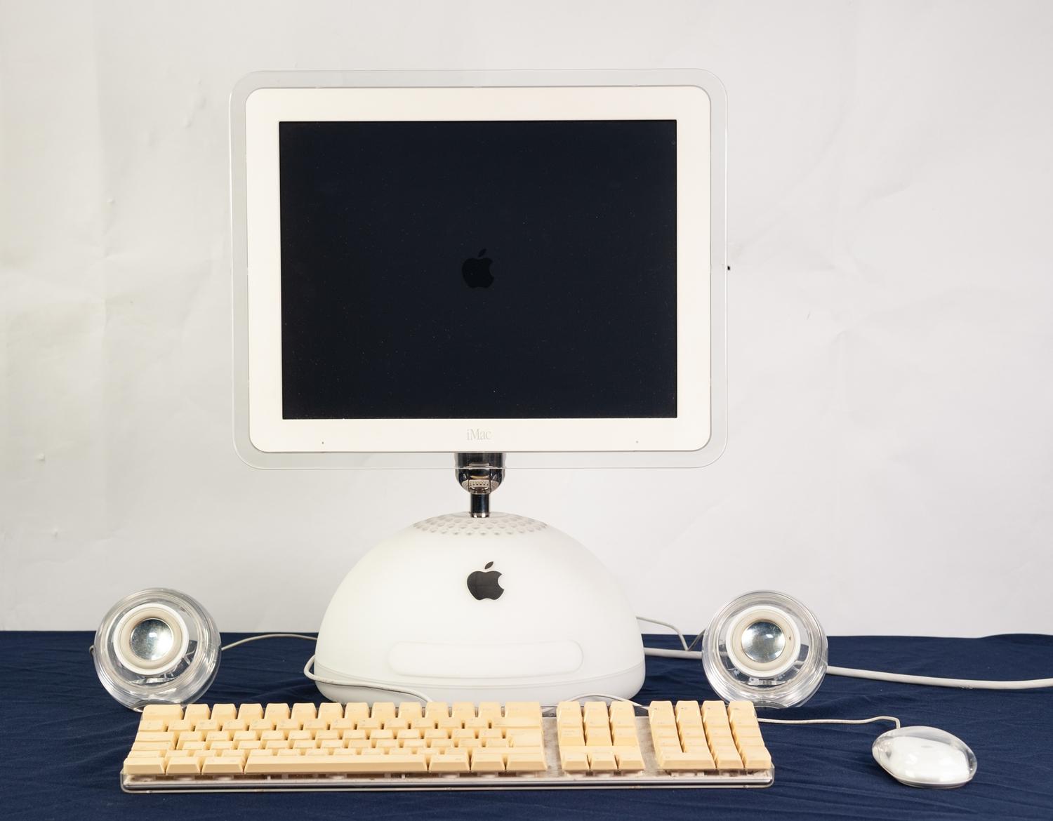 iMAC G4, VERSION 10.5.8, 15 INCH LCD DISPLAY WITH EASY HEIGHT, TILT AND SWIVEL ADJUSTMENT, APPLE - Image 7 of 9