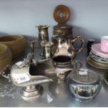 VARIOUS ITEMS OF PLATED WARES TO INCLUDE; A SMALL ROSE BOWL, A MINAITURE PLATE COAL SCUTTLE, SMALL
