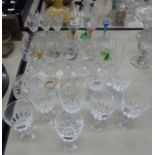 QUANTITY OF MISC CUT GLASS AND PLAIN GLASS DRINKING GLASSES