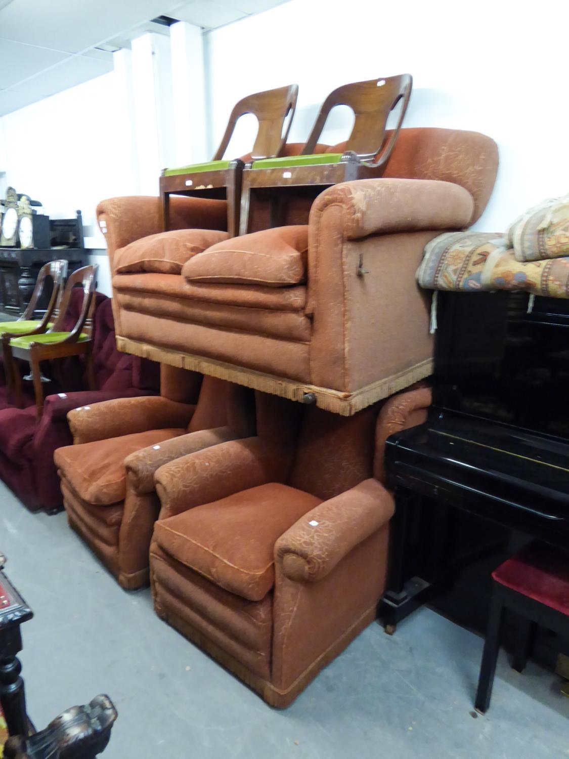 EARLY 20TH CENTURY LOUNGE SUITE OF THREE PIECES, VIZ A TWO CHAIRBACK SETTEE WITH FALL-END, ON BUN