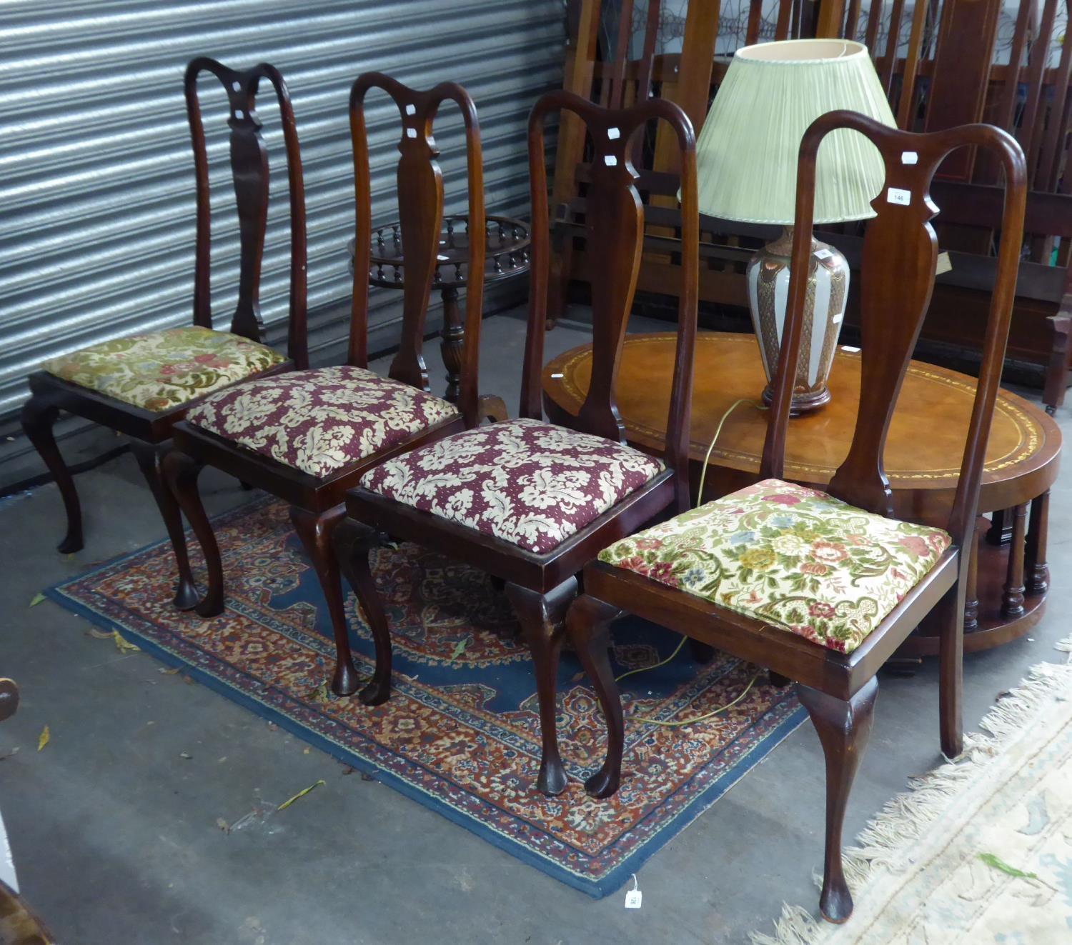 A SET OF FOUR MAHOGANY QUEEN ANNE STYLE DINING CHAIRS