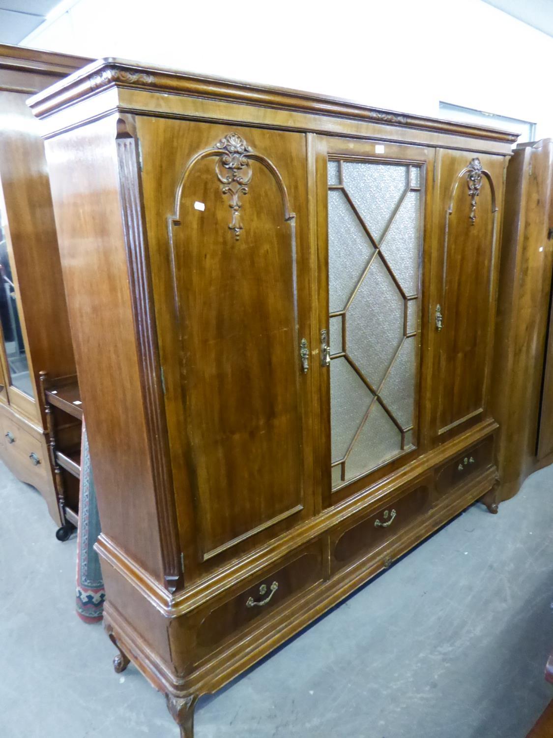 EARLY 20th CENTURY CONTINENTAL MAHOGANY LARGE SIDE CABINET, WITH OBSCURE GLAZED CENTRE DOOR WITH