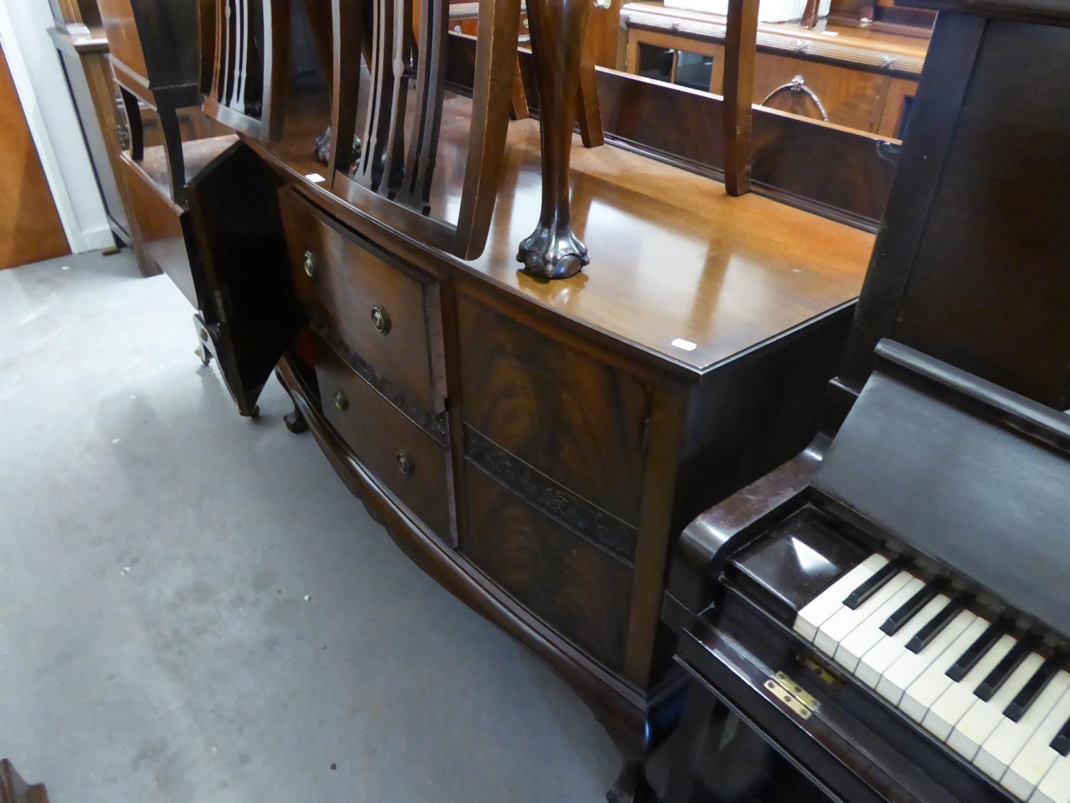 EARLY 20TH CENTURY MAHOGANY SIDEBOARD WITH LEDGEBACK, SLIGHTLY BOWED FRONT WITH TWO CENTRE