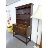 AN EARLY TWENTIETH CENTURY OAK DRESSER, having two cupboard doors and 2 drawers tongue and groove