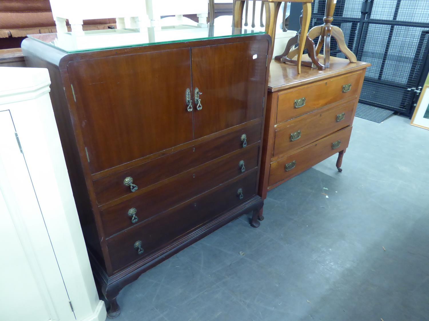 A MAHOGANY TALLBOY WITH TWO DOORS ABOVE THREE LONG DRAWERS, RAISED ON SHORT CABRIOLE LEGS AND AN OAK