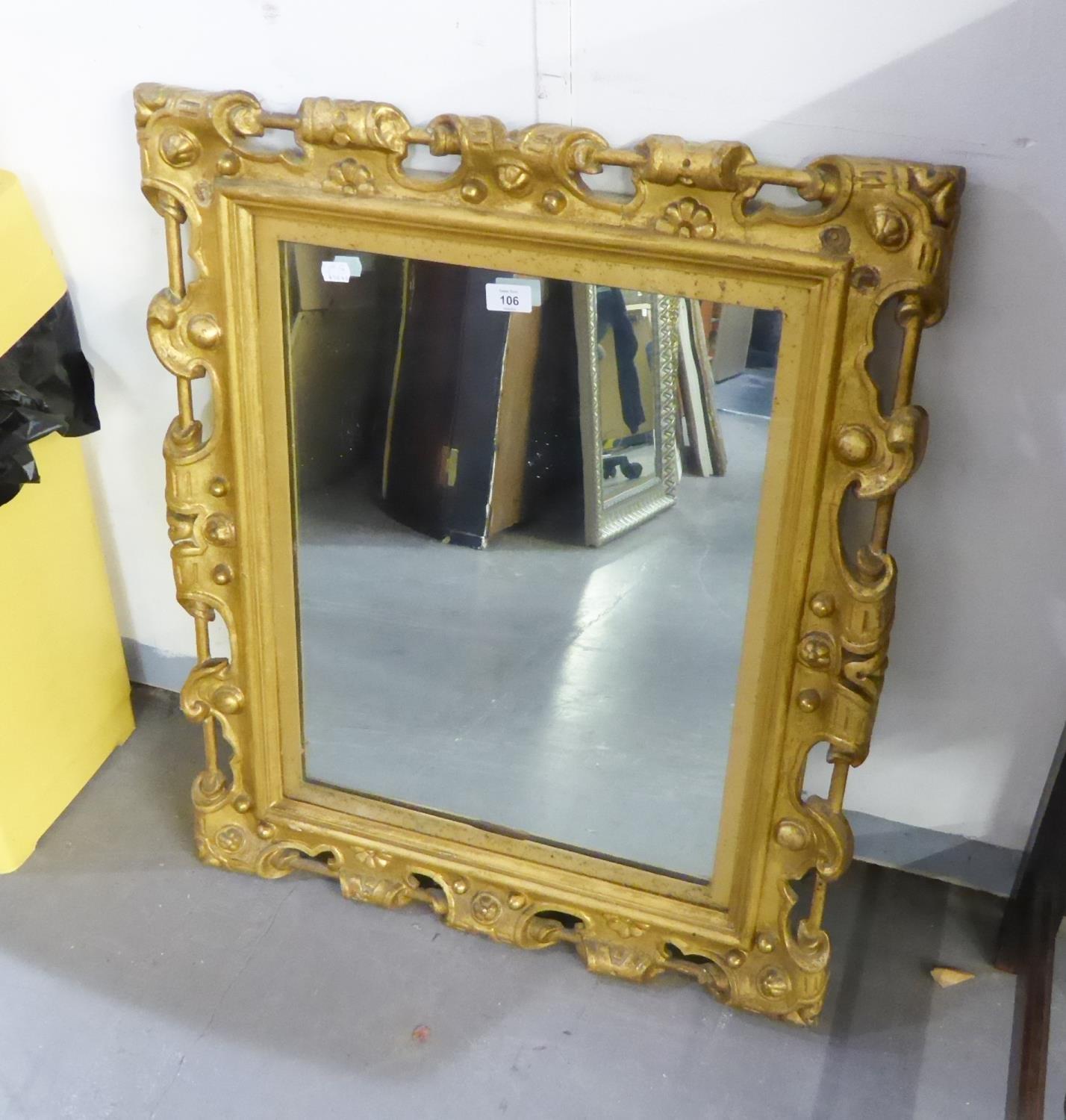 A HEAVY ORNATE GILT FRAMED WALL MIRROR