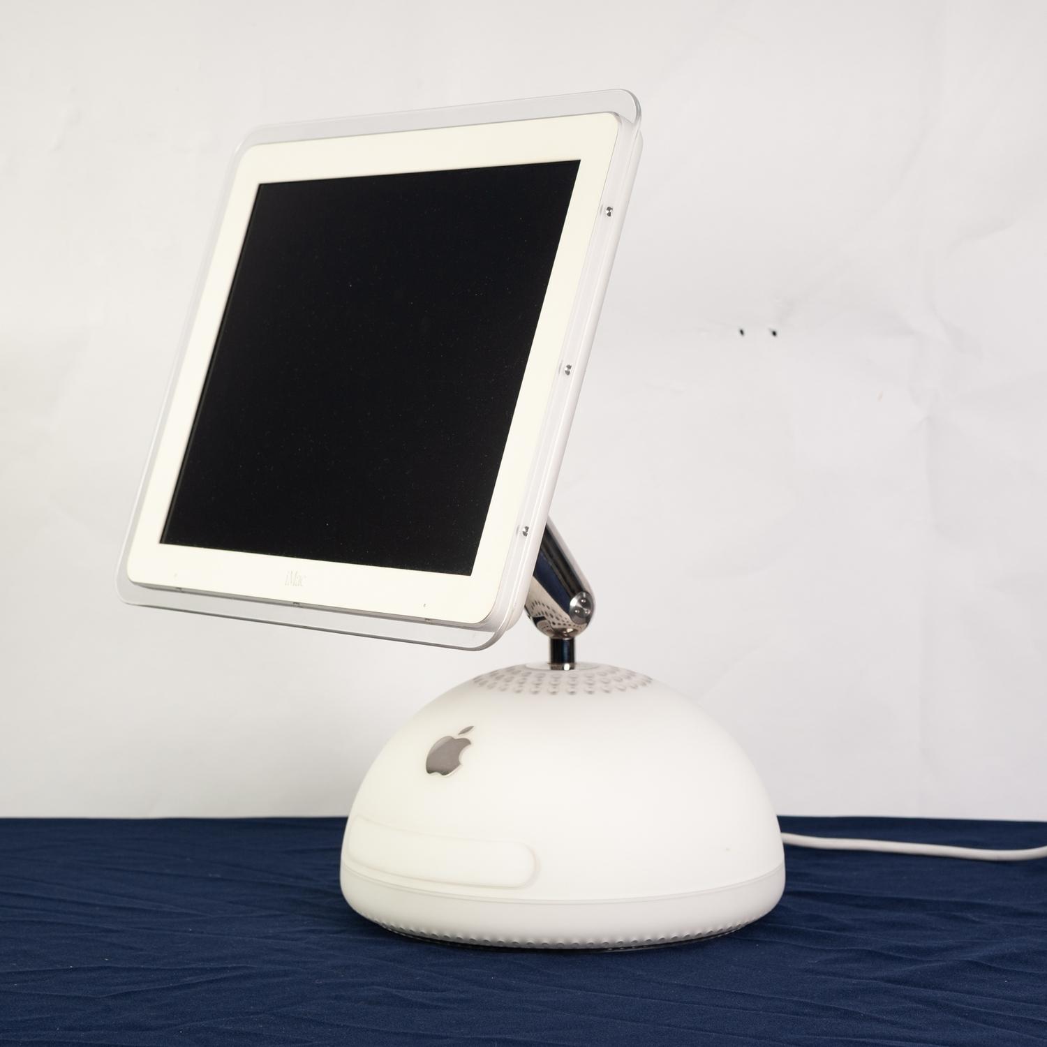 iMAC G4, VERSION 10.5.8, 15 INCH LCD DISPLAY WITH EASY HEIGHT, TILT AND SWIVEL ADJUSTMENT, APPLE - Image 2 of 9