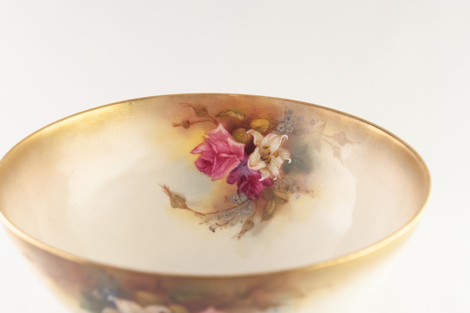 EARLY TWENTIETH CENTURY HAND PAINTED ROYAL WORCESTER BLUSH PORCELAIN BOWL SIGNED E.S. PILSBURY, of - Image 4 of 6