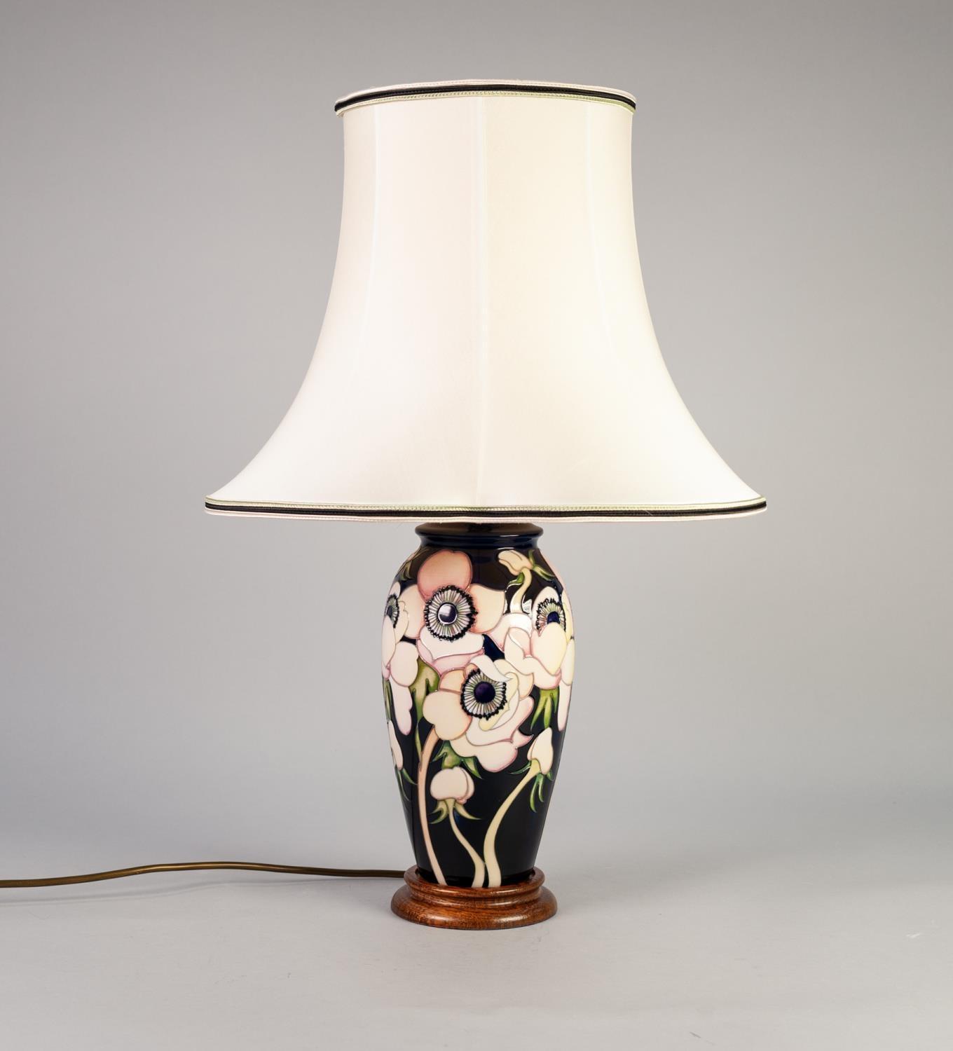 MODERN MOORCROFT ?ANENOME BLUSH? TUBE LINED POTTERY TABLE LAMP BASE, of baluster form with turned