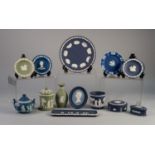 THIRTEEN PIECES OF WEDGWOOD JASPERWARE IN VARIOUS COLOURS, including a late nineteenth/ early