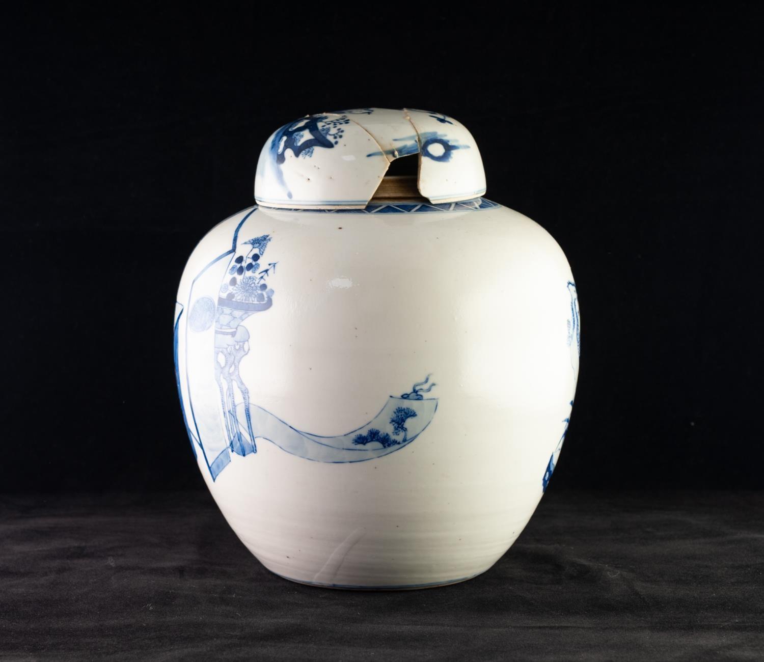 NINETEENTH CENTURY CHINESE BLUE AND WHITE PORCELAIN GINGER JAR AND COVER, of typical form, well - Image 4 of 6