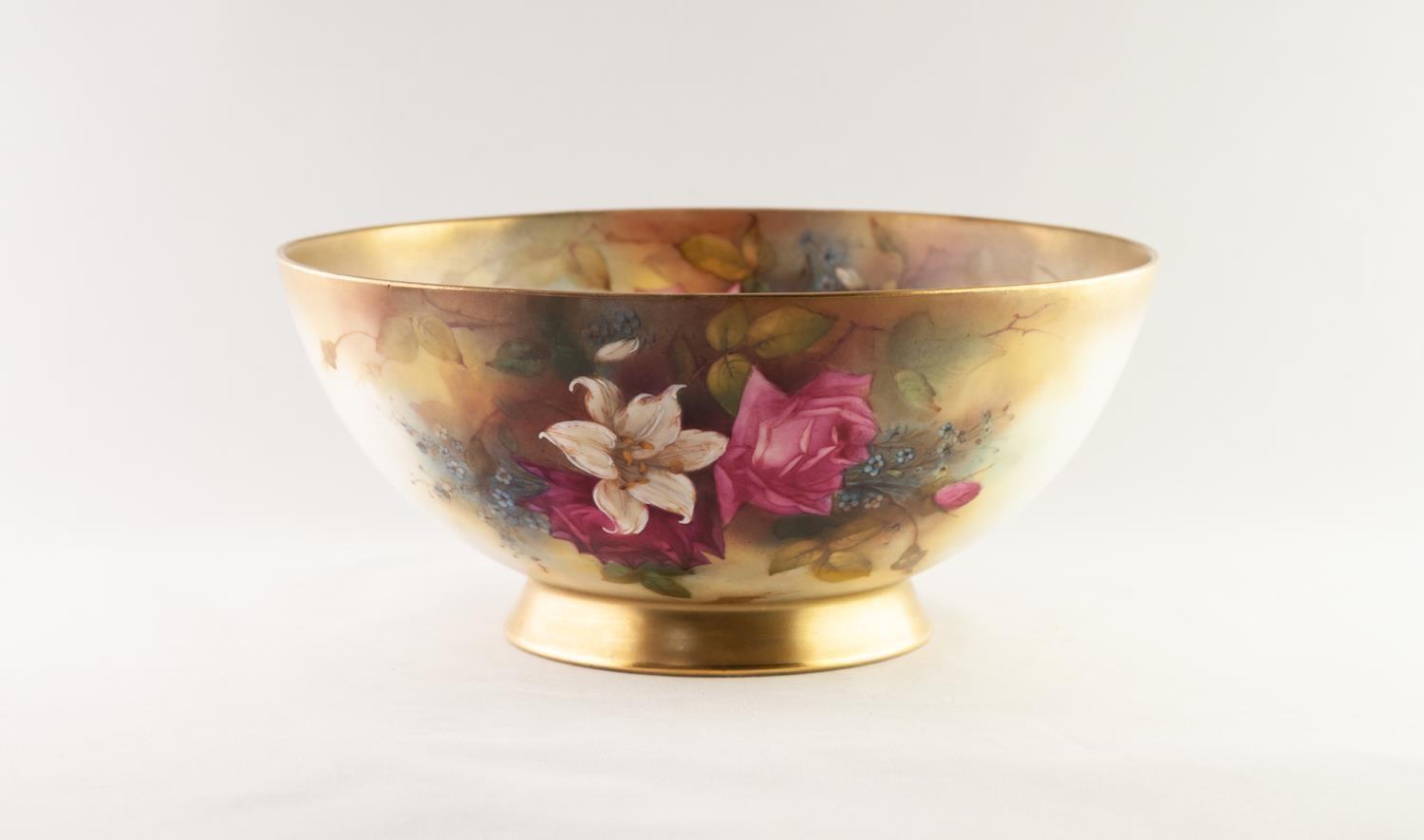 EARLY TWENTIETH CENTURY HAND PAINTED ROYAL WORCESTER BLUSH PORCELAIN BOWL SIGNED E.S. PILSBURY, of