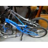 A CHILD'S 'TFS 20' MOUNTAIN BIKE, AND A 'PINNACLE' LADIES MOUNTAIN BIKE AND A FOLDAWAY SCOOTER (3)