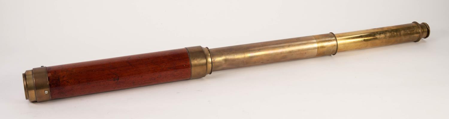 A MAHOGANY AND BRASS TWO DRAW TELESCOPE. 36" EXTENDED - Image 2 of 2