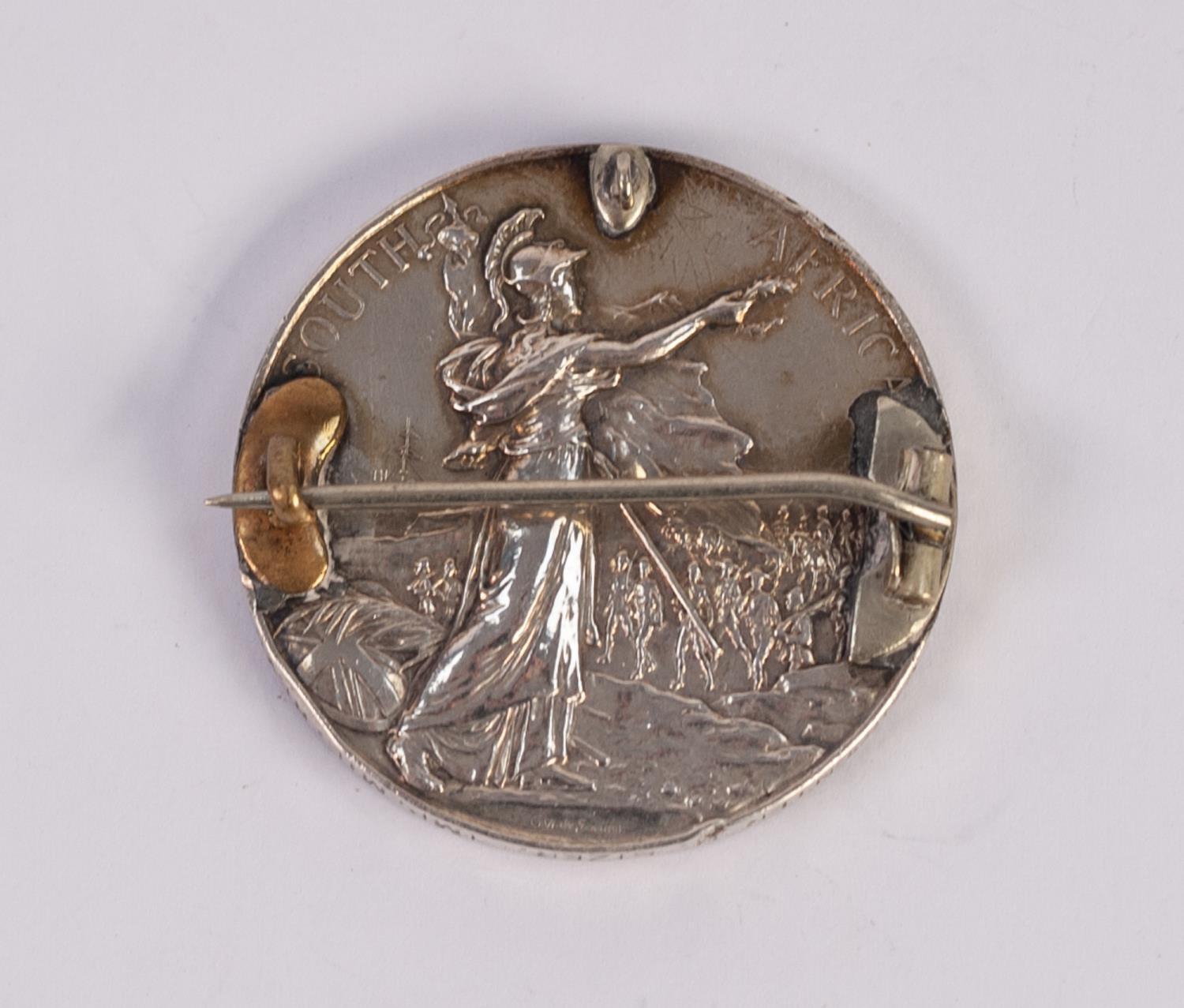 QUEENS SOUTH AFRICA MEDAL 1899-1902 with soldered pin and small loop as a brooch to the obverse, - Image 2 of 2