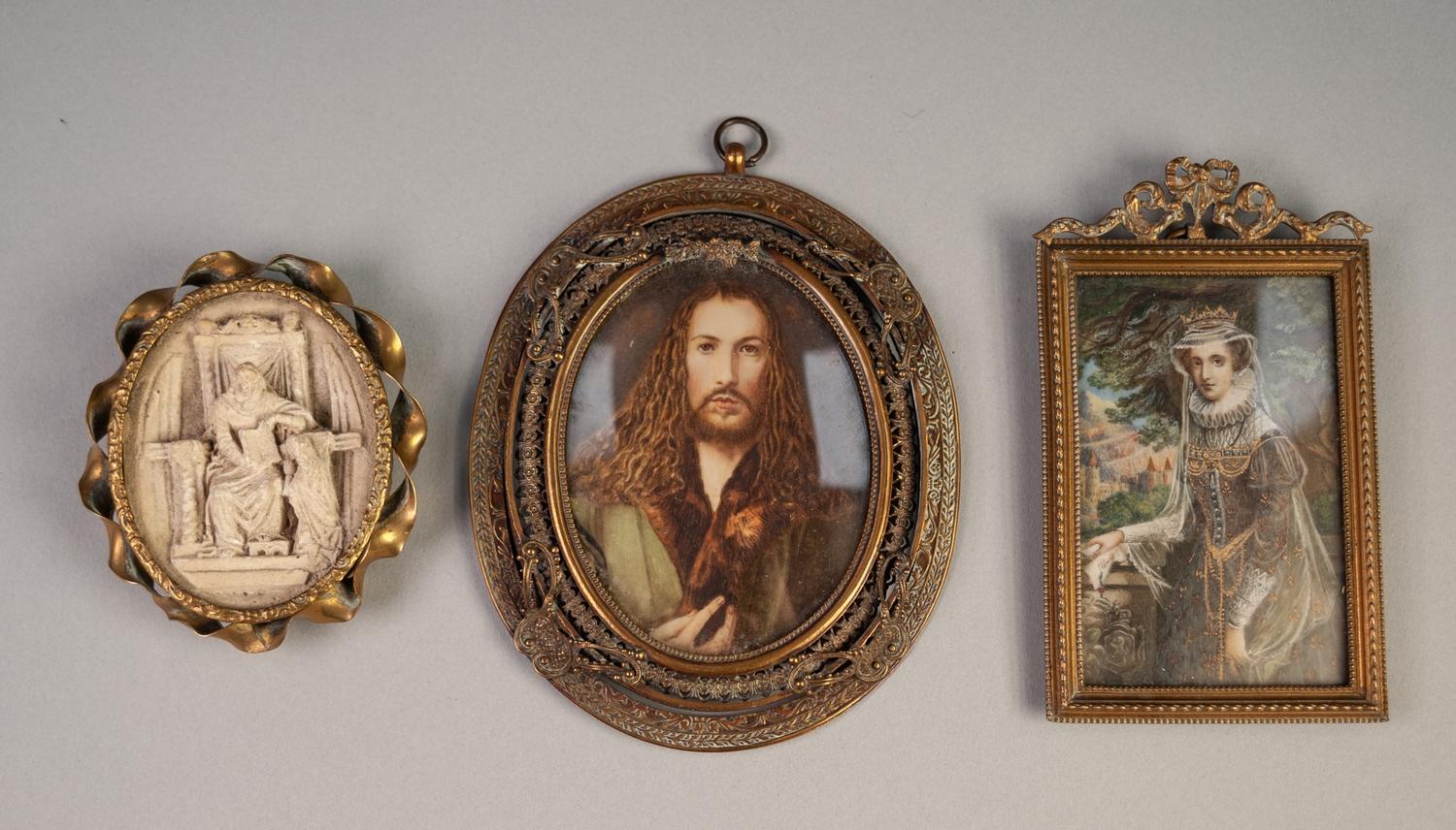 A LATE 19TH CENTURY FRENCH PASTICHE PORTRAIT MINIATURE ON IVORY OF A 16th/17th CENTURY QUEEN OR