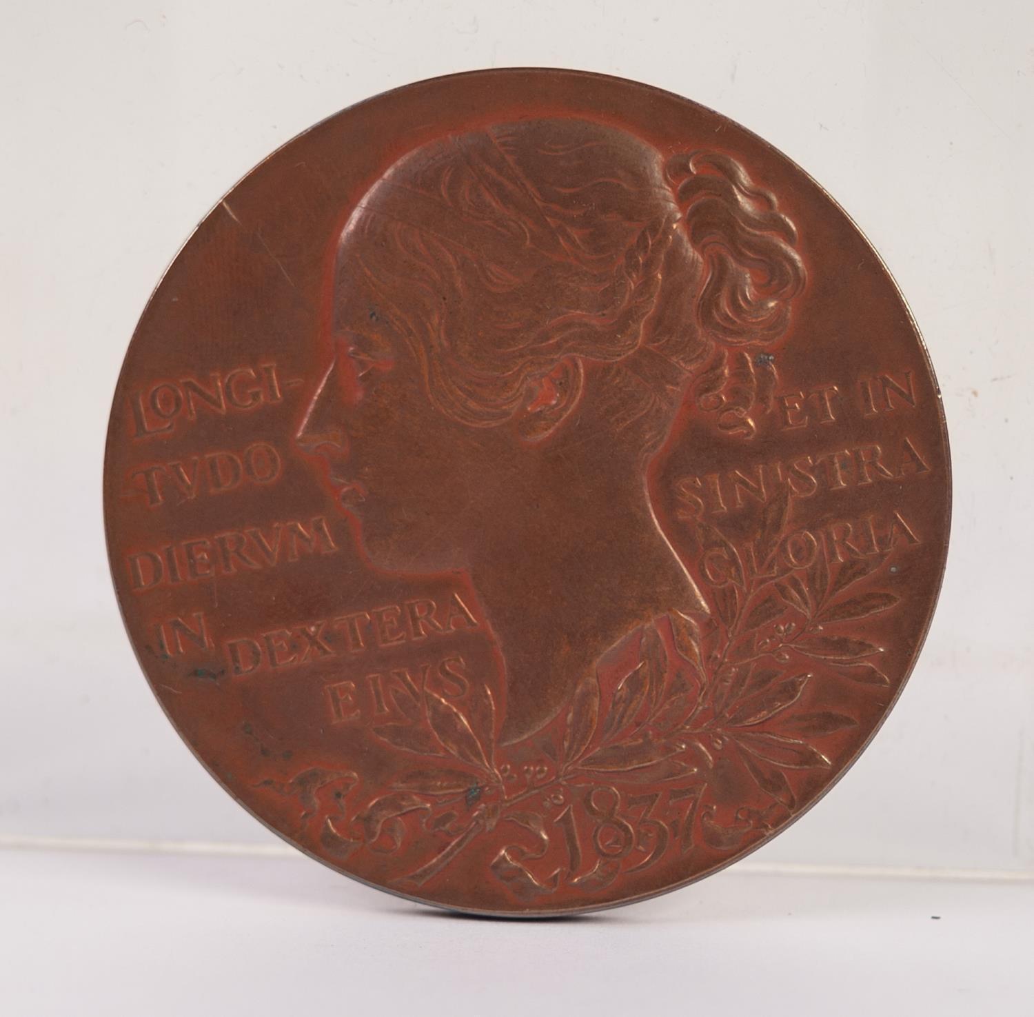 BRONZE MEDALLION 'DIAMOND JUBILEE' OF QUEEN VICTORIA 1897 obverse with bust reverse with young - Image 2 of 2