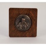CIRCA 1920's EMBOSSED ELECTROPLATE CIRCULAR PLAQUE HALF LENGTH STUDY OF A EUROPEAN GENTLEMAN with