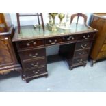 REPRODUCTION MAHOGANY KNEEHOLE DESK, HAIVNG INSET LEATHER TOP WITH GILT DETAIL, SINGLE LONG DRAWER
