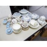 PARAGON 'INDIAN TREE' PATTERN TEA SERVICE OF 25 PIECES, ADDERLEY SOUP DISHES AND BOWLS, 2 BOOTHS