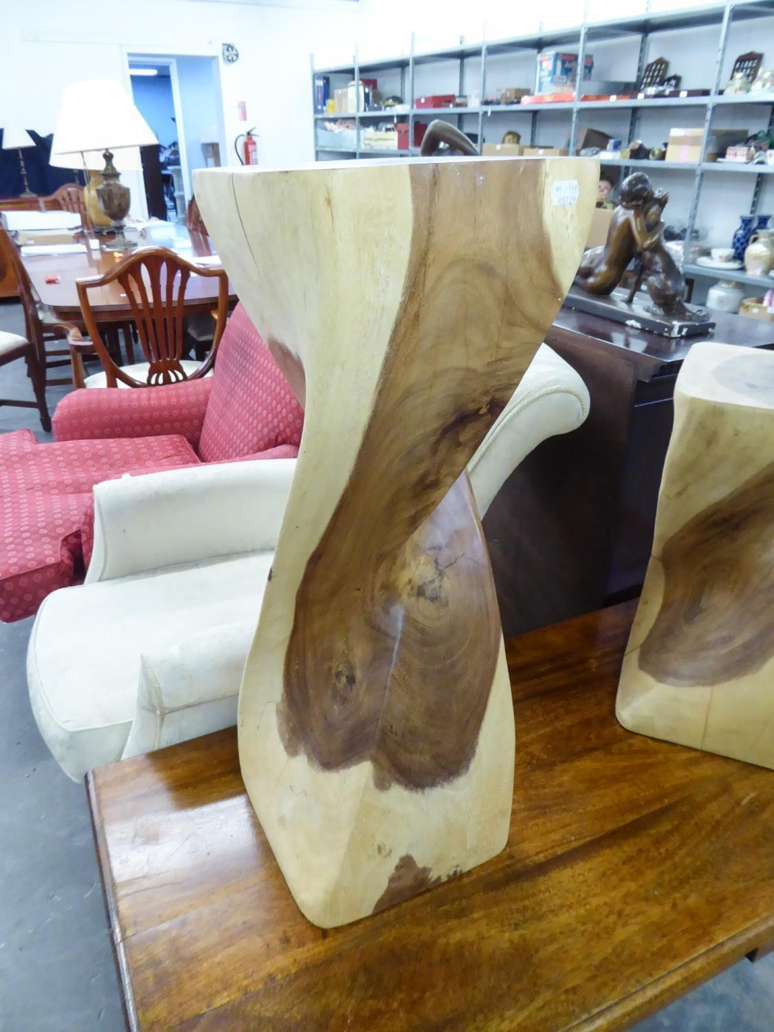 A MODERN HEAVY, SPIRALLY SCULPTURED WOODEN PEDESTAL, 30" HIGH