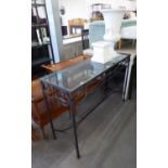A MODERN WROUGHT IRON FRAMED CONSOLE TABLE WITH GLASS TOP AND A PORCELAIN URN JARDINIERE ON STAND (