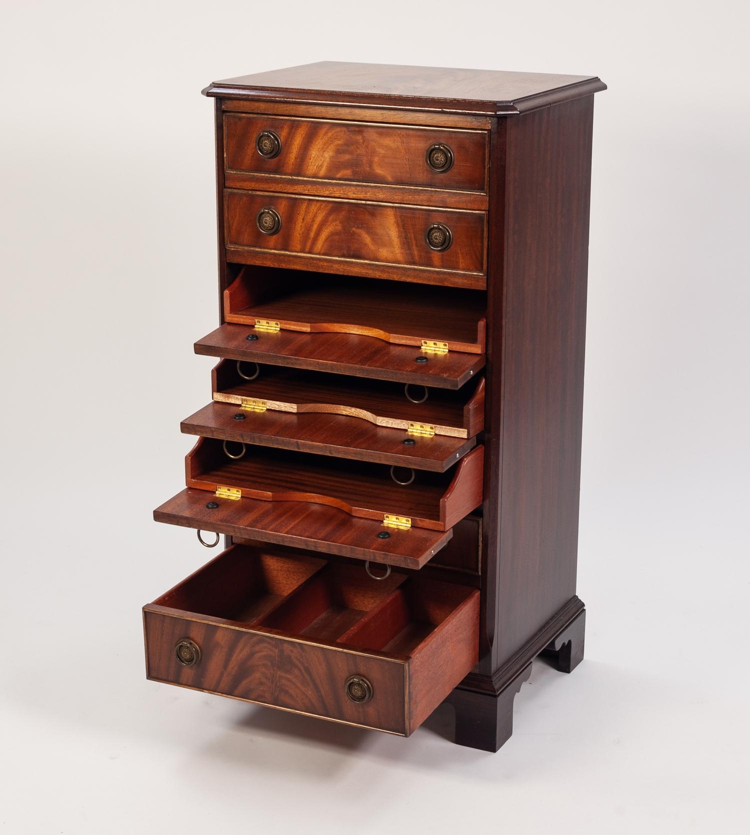 GEORGIAN STYLE FLAME CUT MAHOGANY SHEET MUSIC CABINET BY BEVAN FUNNELL Ltd, the canted oblong top - Image 2 of 2