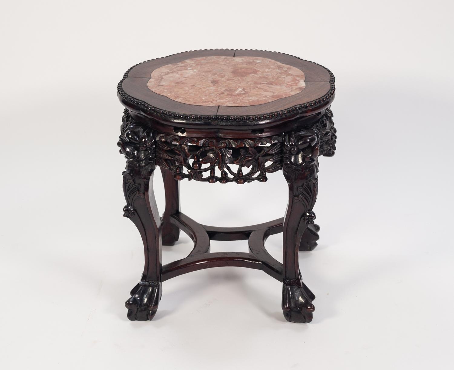 EARLY TWENTIETH CENTURY CHINESE PADOUK AND MARBLE URN STAND, the petal shaped top with pink veined - Image 2 of 2